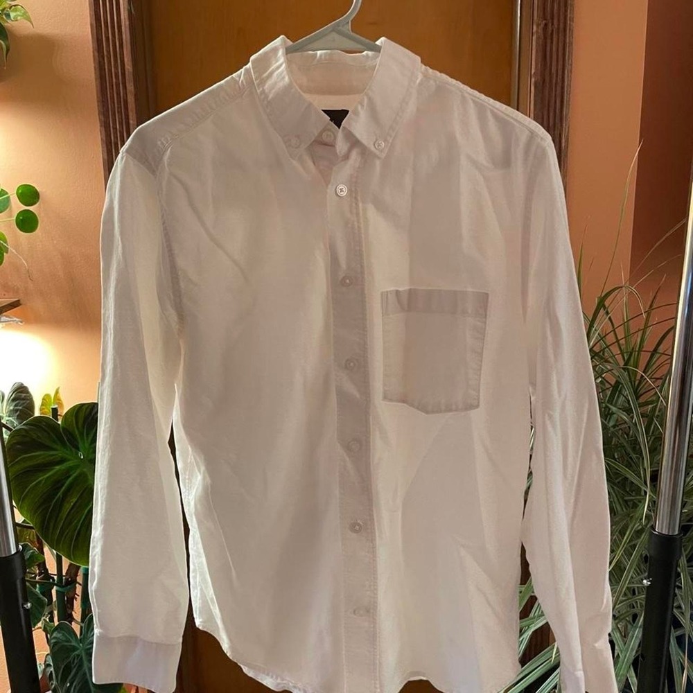 H&M White button-up shirt in a S 100% cotton basic officewear classic